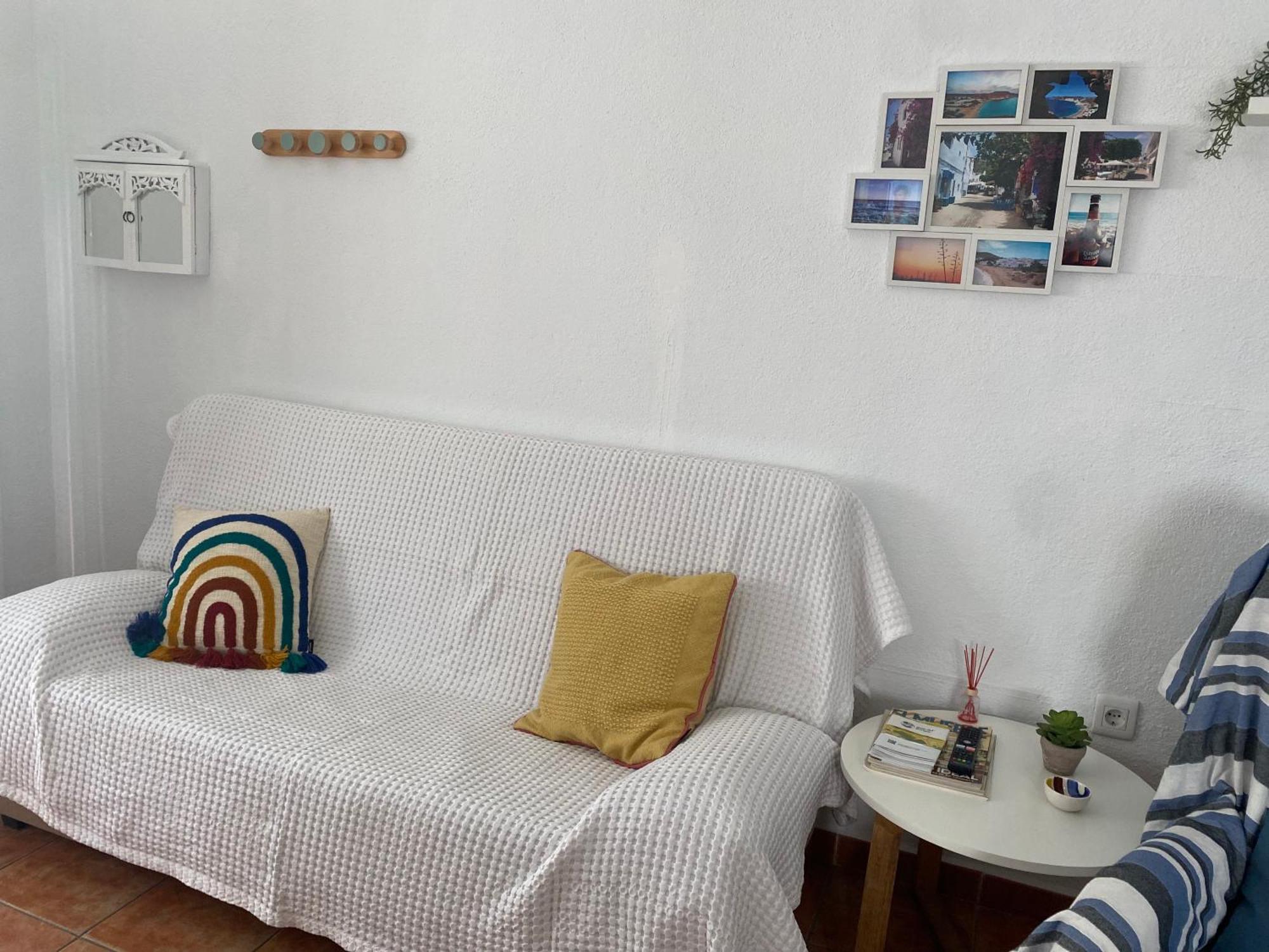 Casa Del Pez Vivienda A Pie De Calle En Agua Amarga A 250 Metros De La Playa Eksteriør bilde
